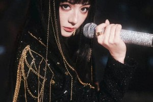 迪丽热巴埃及艳后造型解析：时尚女王的热度密码