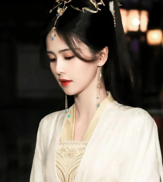白鹿现代造型