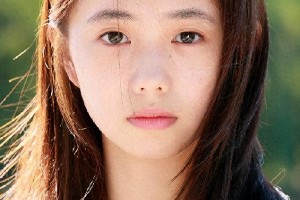 新谋女郎刘浩存素颜写真：20岁清纯灵气吸睛