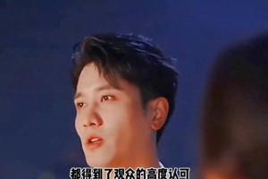刘亦菲彭冠英电梯吻戏有多撩？《玫瑰的故事》引爆热搜